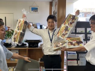 お口の恋人ロッテのチョコパイ　山本さん28歳の誕生日でした！