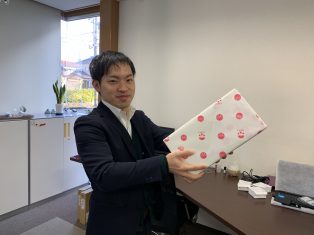 山崎さんの誕生日の次の日は市沢の誕生日です。