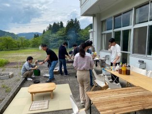 BBQに木鶏会、学生さんの見学など盛りだくさんの全体会議でした！