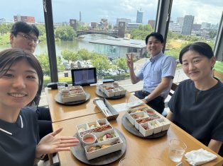 産休復帰から東京支店へ─髙﨑さんの新たな門出をお祝いしました🍴